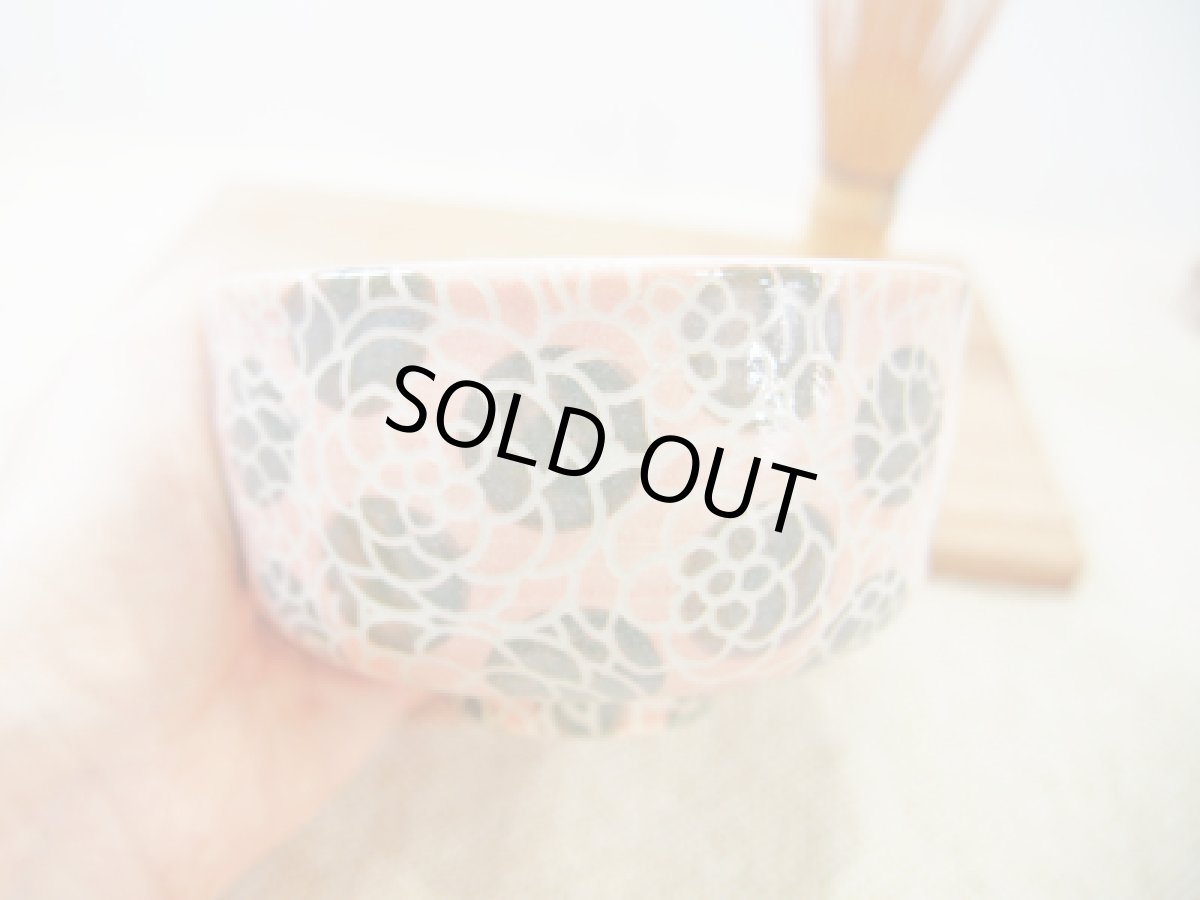 画像3: 紋花彩泥掻落ドット　抹茶茶碗　(ピンク×緑）　【nicorico】 (3)