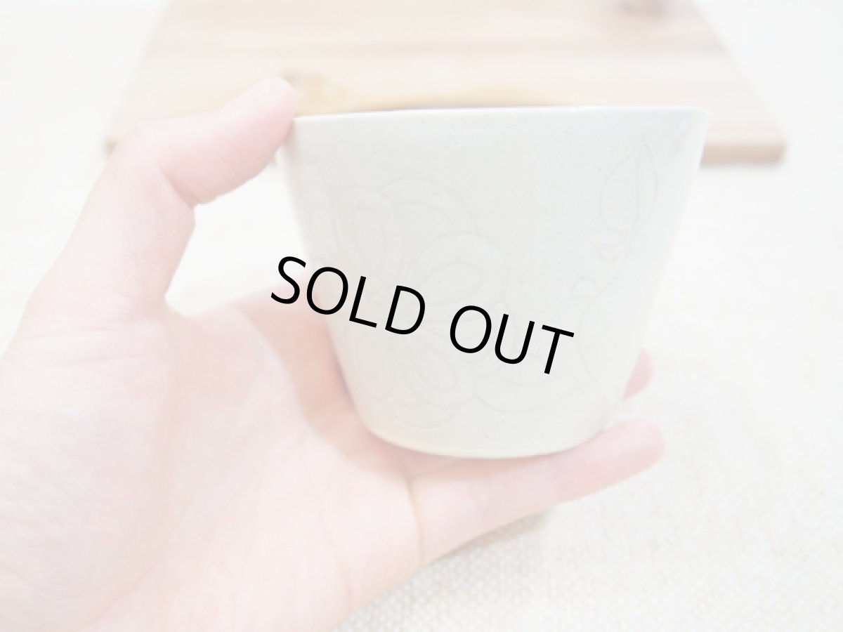 画像4: 紋花彩泥　ゆのみ・そば猪口　（大きい花・若草）　【nicorico】 (4)