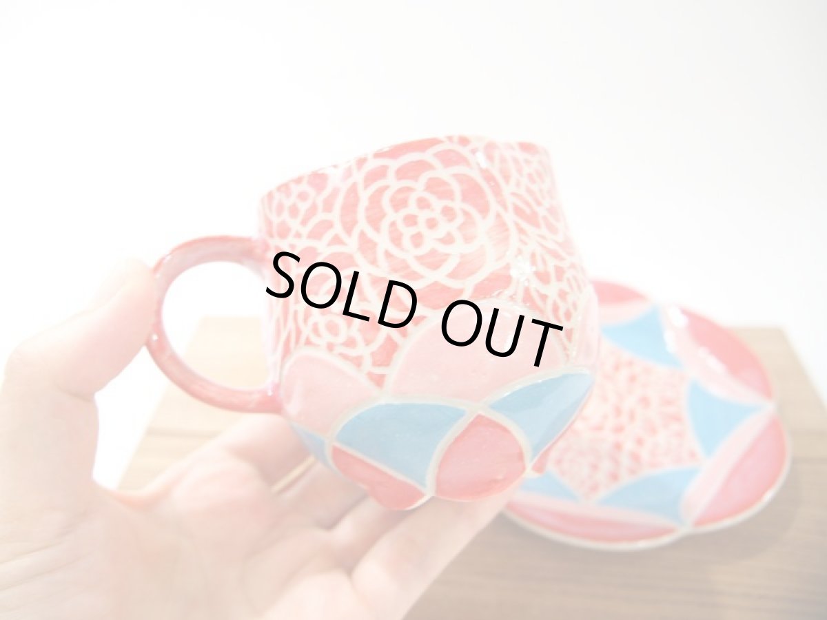 画像4: 紋花彩泥掻落　輪花カップ＆ソーサー（赤・水色）【nicorico】 (4)