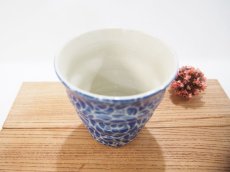 画像2: 【予約販売】紋花彩泥掻落　naminami cup（濃紺）　【nicorico】 (2)