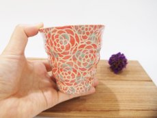 画像4: 【予約販売】紋花彩泥掻落ドット　naminami cup（赤×若草）　【nicorico】 (4)