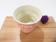 画像2: 【予約販売】紋花彩泥掻落ドット　naminami cup（赤×若草）　【nicorico】 (2)