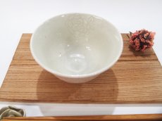 画像2: 【アウトレット：内側に多数ピンホール有り】紋花彩泥掻落　ごはん茶碗　(ピンク）　【nicorico】 (2)