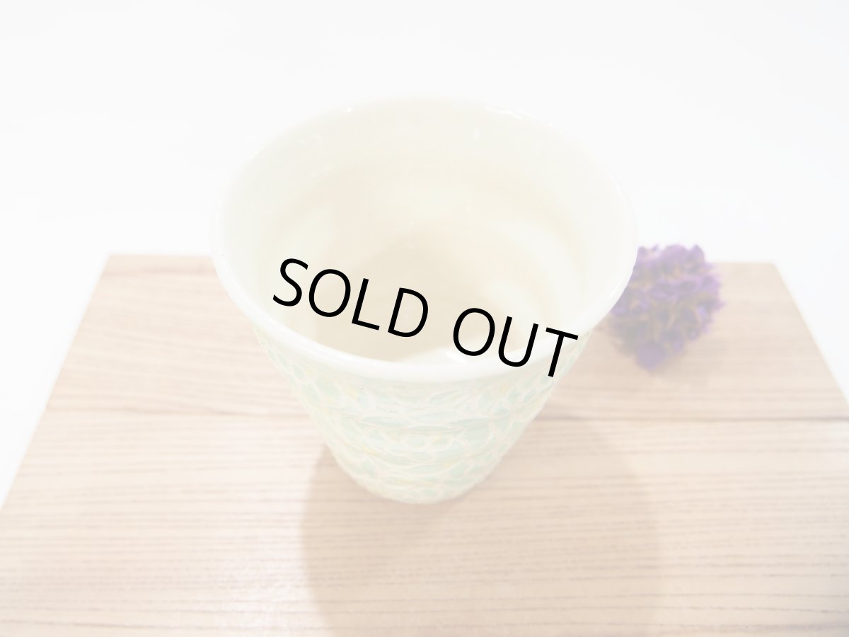 画像2: 紋花彩泥掻落ドット　naminami cup（若草×レモンイエロー）　【nicorico】 (2)