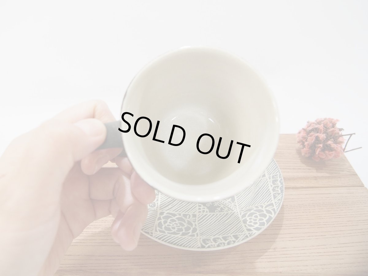 画像7: 紋花彩泥掻落線文　カップ＆ソーサー（グレー）　【nicorico】 (7)