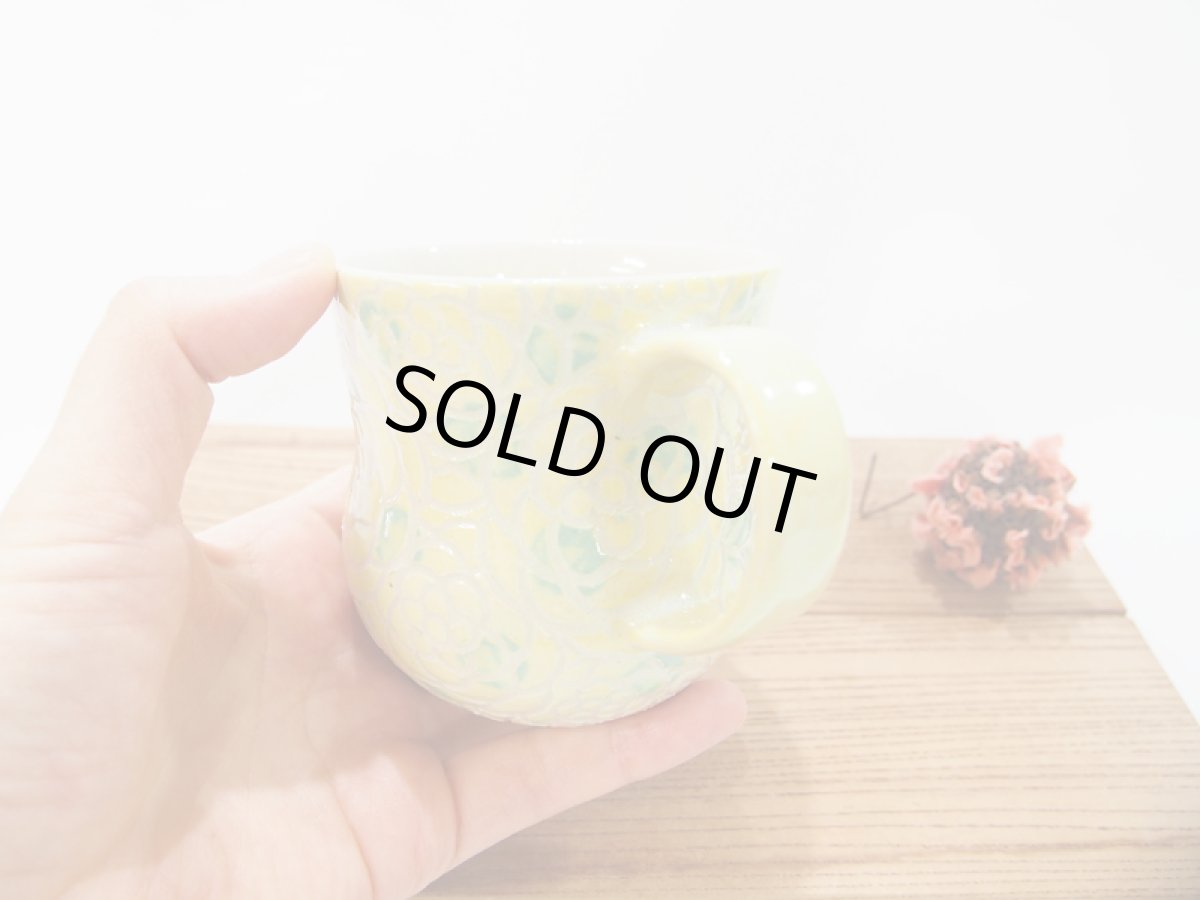 画像5: 紋花彩泥掻落ドット　マグカップ （ころん/レモンイエロー×若草)【nicorico】 (5)