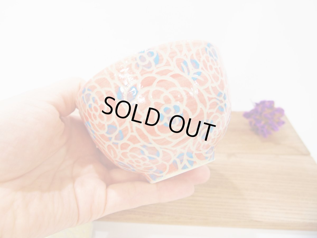 画像3: 紋花彩泥掻落ドット　ごはん茶碗（小）　(赤×水色）　【nicorico】 (3)