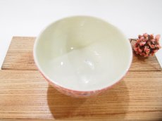 画像2: 【アウトレット：内側に濃いホクロ有り】紋花彩泥掻落ドット　ごはん茶碗（赤×紫）　【nicorico】 (2)