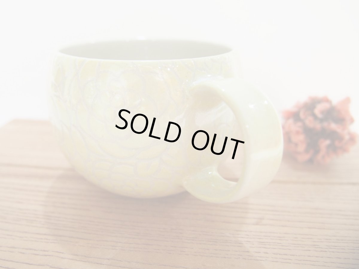 画像3: 紋花彩泥掻落　マグカップ （レモンイエロー/丸型)【nicorico】 (3)