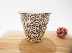 画像1: 紋花彩泥掻落　naminami cup（こげ茶）　【nicorico】 (1)