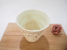 画像2: 紋花彩泥掻落　naminami cup（甲和土）　【nicorico】 (2)