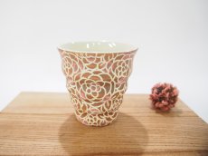 画像1: 紋花彩泥掻落ドット　naminami cup（甲和土×赤）　【nicorico】 (1)