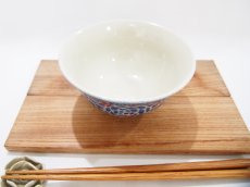 画像2: 紋花彩泥掻落ドット　ごはん茶碗　(濃紺×赤）　【nicorico】 (2)