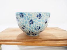 画像4: 紋花彩泥掻落ドット　ごはん茶碗　(水色×濃紺）　【nicorico】 (4)