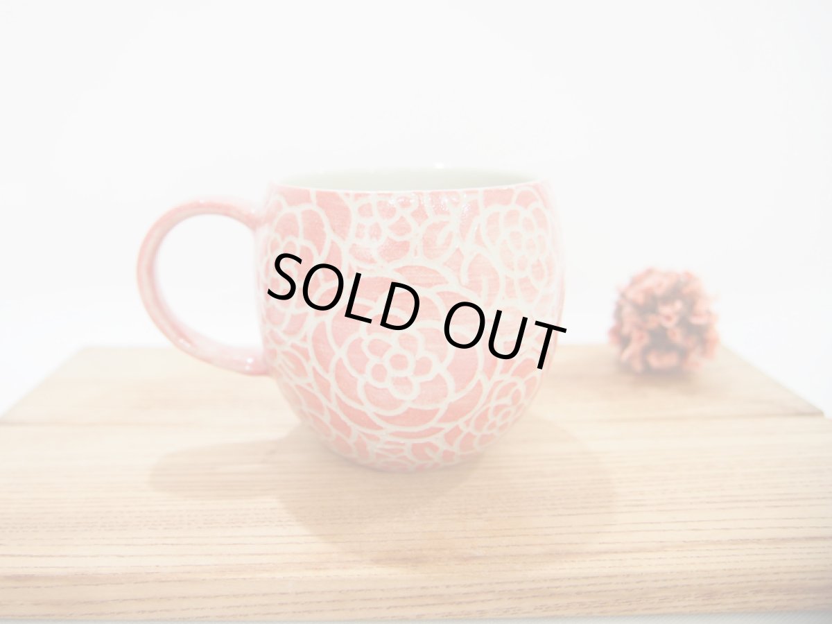 画像4: 紋花彩泥掻落　マグカップ （丸・赤)【nicorico】 (4)