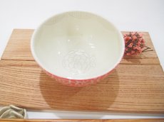 画像2: 紋花彩泥掻落　ごはん茶碗（赤/内側：線刻）　【nicorico】 (2)