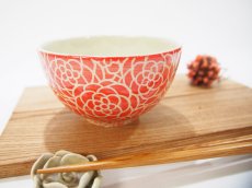 画像5: 紋花彩泥掻落　ごはん茶碗（赤/内側：線刻）　【nicorico】 (5)