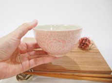 画像5: 紋花彩泥掻落　ごはん茶碗（ピンク/内側：線刻）　【nicorico】 (5)