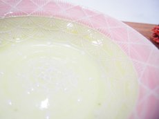 画像3: イッチン幾何学花紋　鉢（レモンイエロー×ピンク）　【nicorico】 (3)