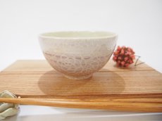 画像1: 紋花彩泥掻落　ごはん茶碗（紫/内側：線刻）　【nicorico】 (1)