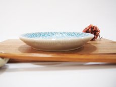画像2: 紋花彩泥掻落　取皿（裏：ドット／水色）【nicorico】 (2)