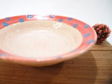 画像4: 紋花彩泥掻落ドット　深皿　(赤×ピンク）　【nicorico】 (4)