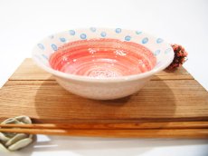 画像1: 【アウトレット：降り物の濃い斑点有り】紋花彩泥掻落ドット　イッチン鉢（ピンク）　【nicorico】 (1)