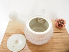 画像8: 紋花彩泥掻落　急須（紫×白）　【nicorico】 (8)