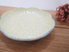 画像5: 紋花彩泥掻落　輪花豆皿（レモンイエロー／裏：水色）　【nicorico】 (5)