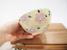 画像4: イッチン花紋　ごはん茶碗 （レモンイエロー×ピンク)【nicorico】 (4)