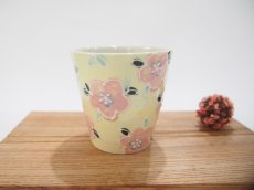 画像1: イッチン花紋　フリーカップ （イエロー)【nicorico】 (1)