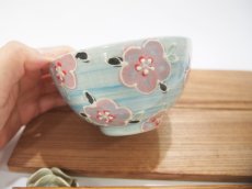画像3: イッチン花紋　ごはん茶碗 （水色×ピンク)【nicorico】 (3)
